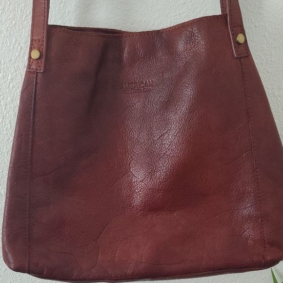 Chic Tan Leather Shoulder Bag - Picture 6 of 13